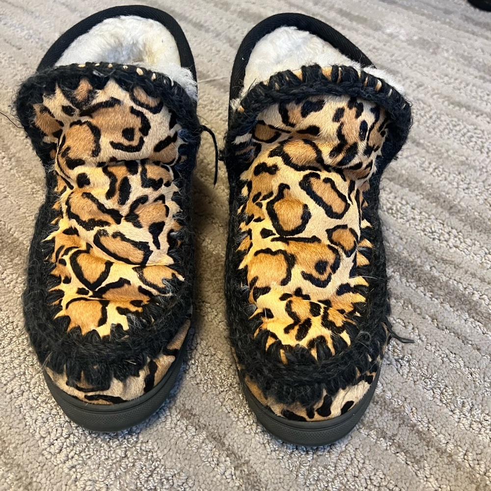 MOU booties